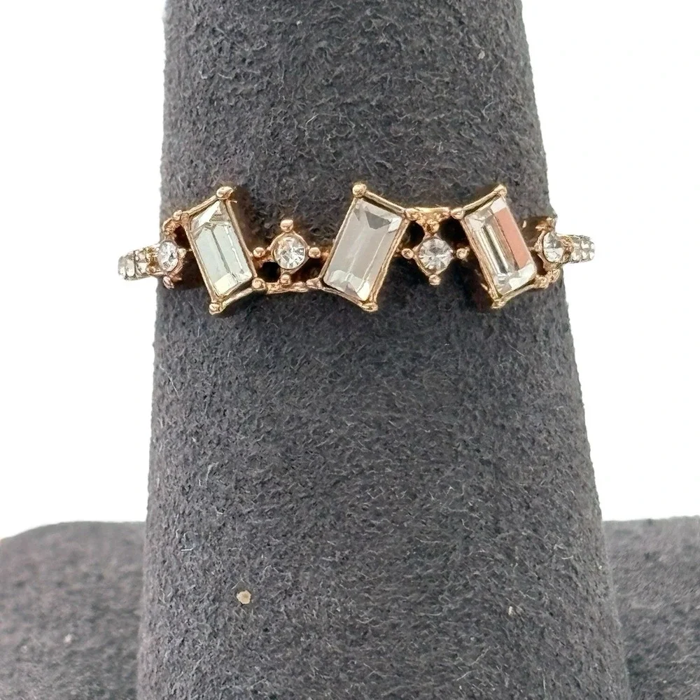 Baguette Band Ring Gold Tone Size 7.25 Icy Clear Rhinestones‎ Dainty Timeless